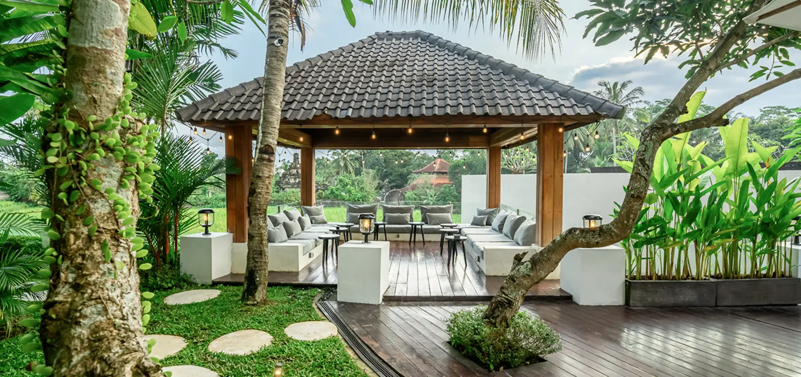 EVDEkimi tropical outdoor common area